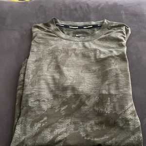 Large Nike Running Dri-Fit short sleeve Shirt
